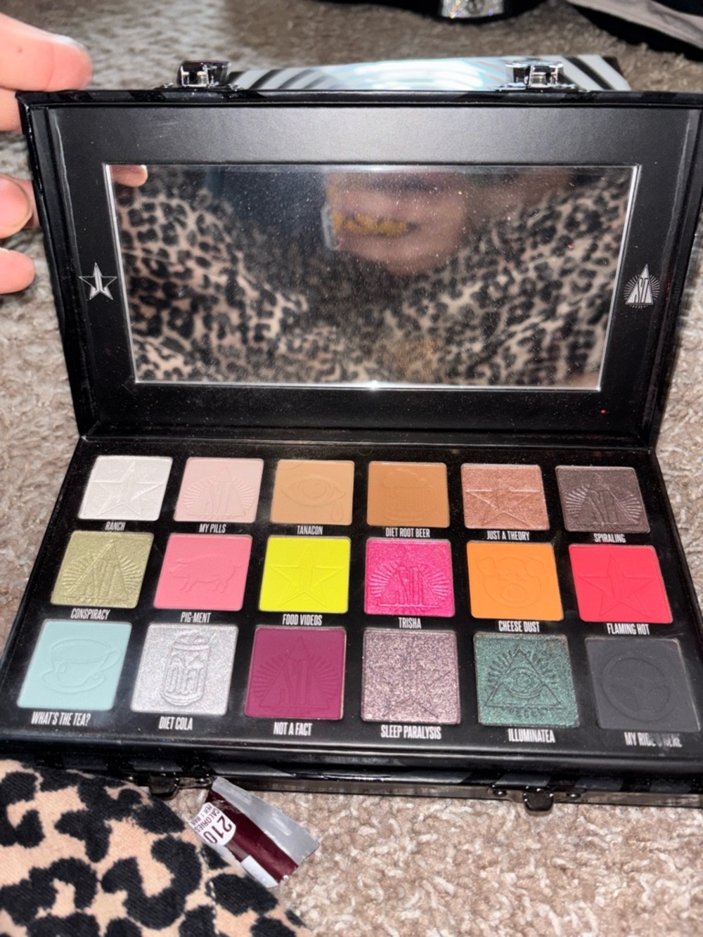 Jeffree Star Conspiracy Palette - Black, White & Gold - Picture 2 of 5